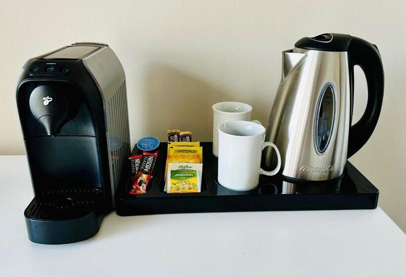 Bed and Breakfast The Home By An