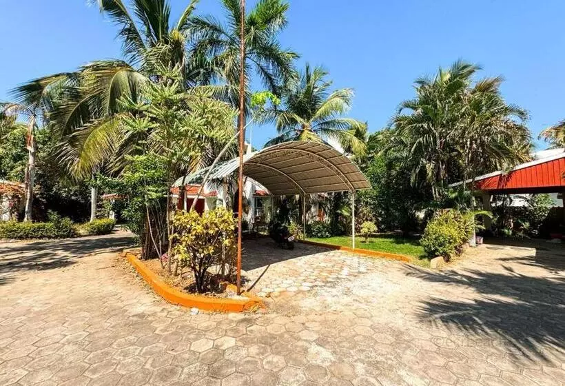 Hotelli Moonwalk Beach House