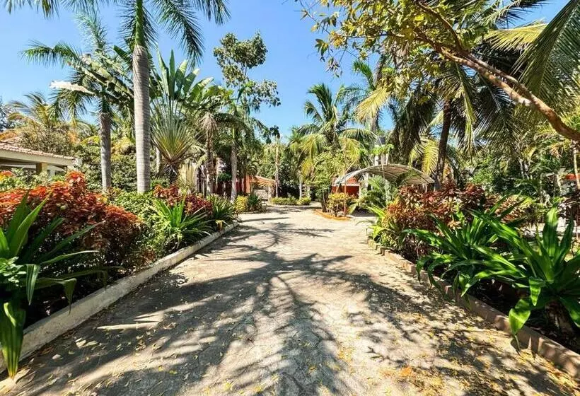 Hotelli Moonwalk Beach House
