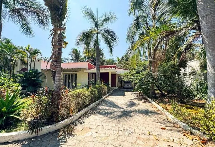 Hotelli Moonwalk Beach House