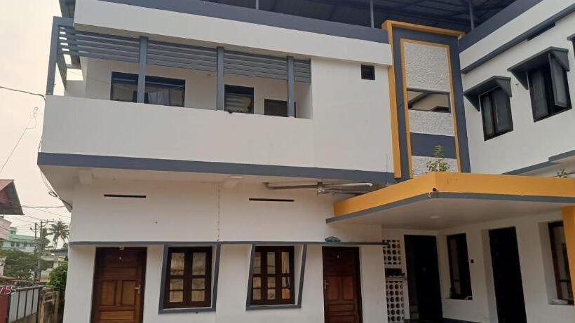 בית מלון כפרי Kollam Beach Resort