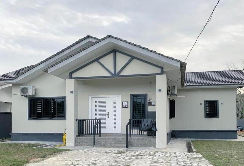 בית מלון כפרי Oyo 90965 Lakut Valley Homestay