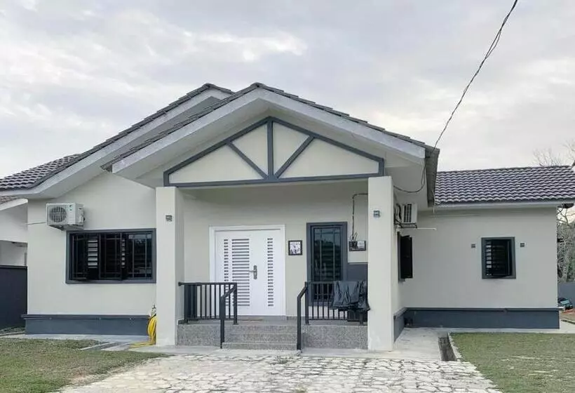 Hotelli Oyo 90965 Lakut Valley Homestay