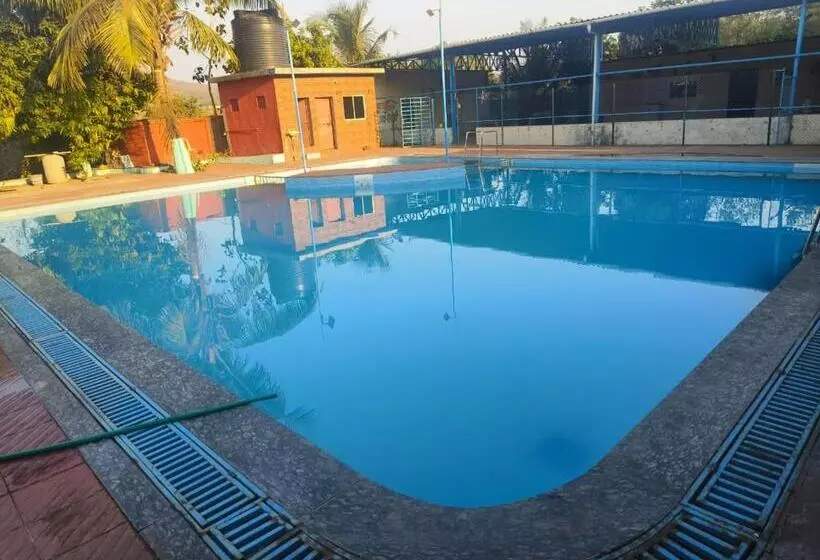 ホテル Samundra Pool Resort