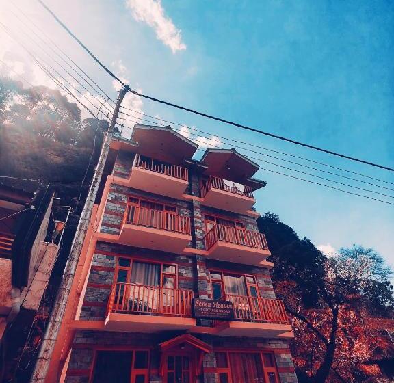호텔 Seven Heaven Manali Scenic Mountain View Luxury Villa, Manali