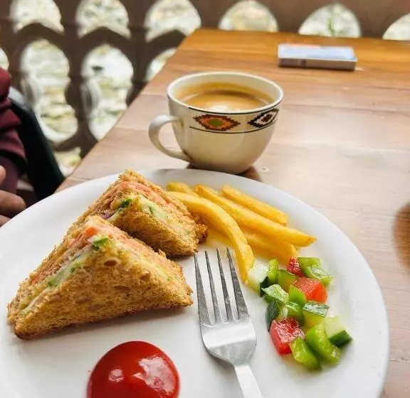 ホテル Seven Heaven Manali Scenic Mountain View Luxury Villa, Manali