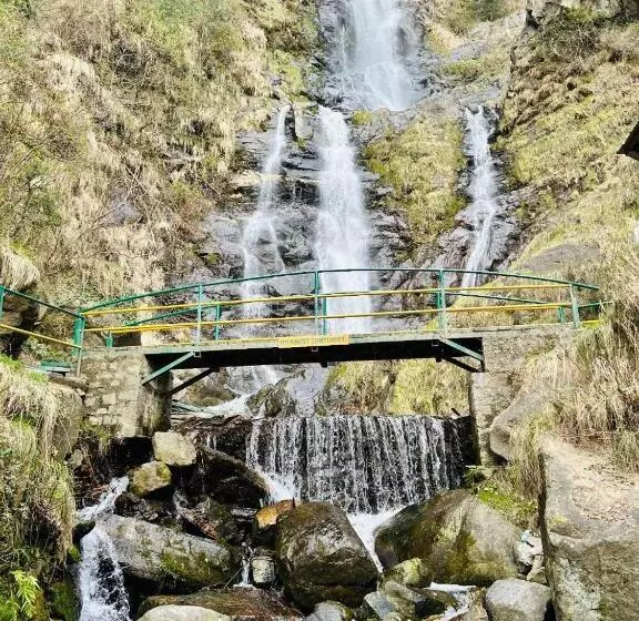 ホテル Seven Heaven Manali Scenic Mountain View Luxury Villa, Manali