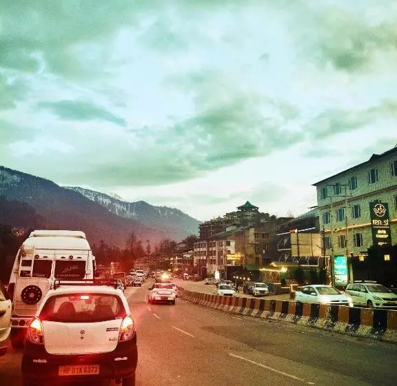 ホテル Seven Heaven Manali Scenic Mountain View Luxury Villa, Manali