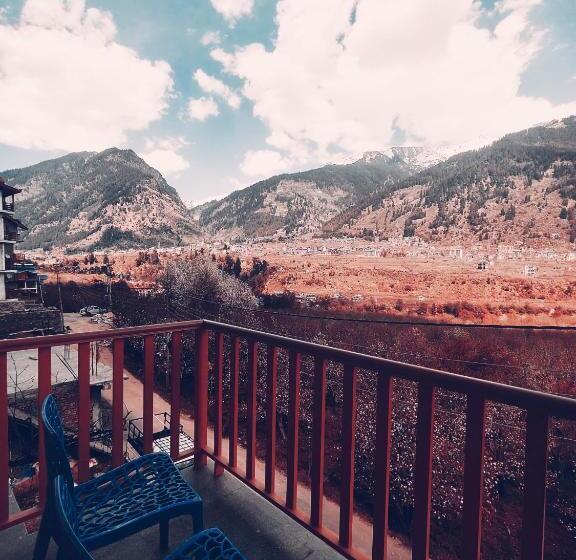 호텔 Seven Heaven Manali Scenic Mountain View Luxury Villa, Manali