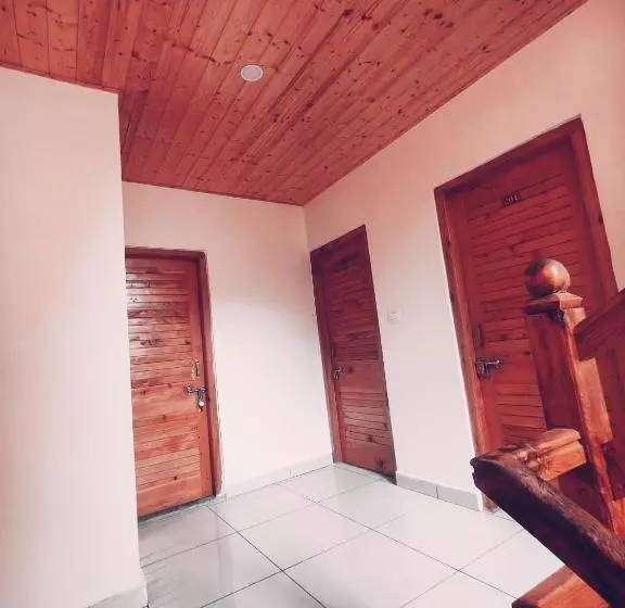 ホテル Seven Heaven Manali Scenic Mountain View Luxury Villa, Manali