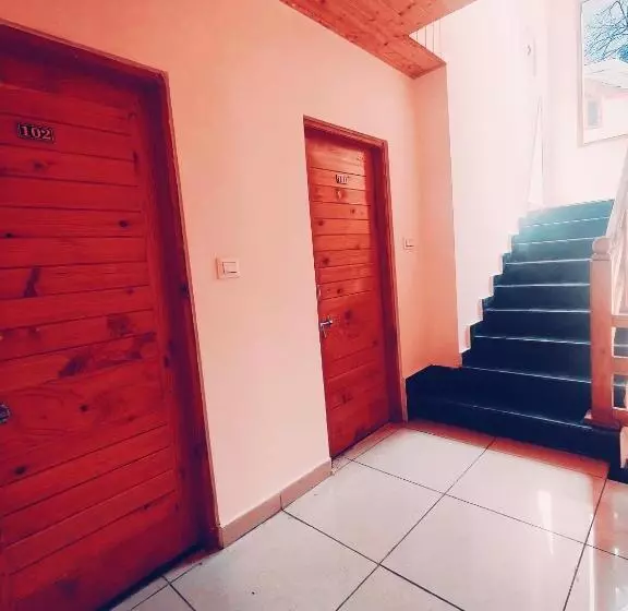 ホテル Seven Heaven Manali Scenic Mountain View Luxury Villa, Manali