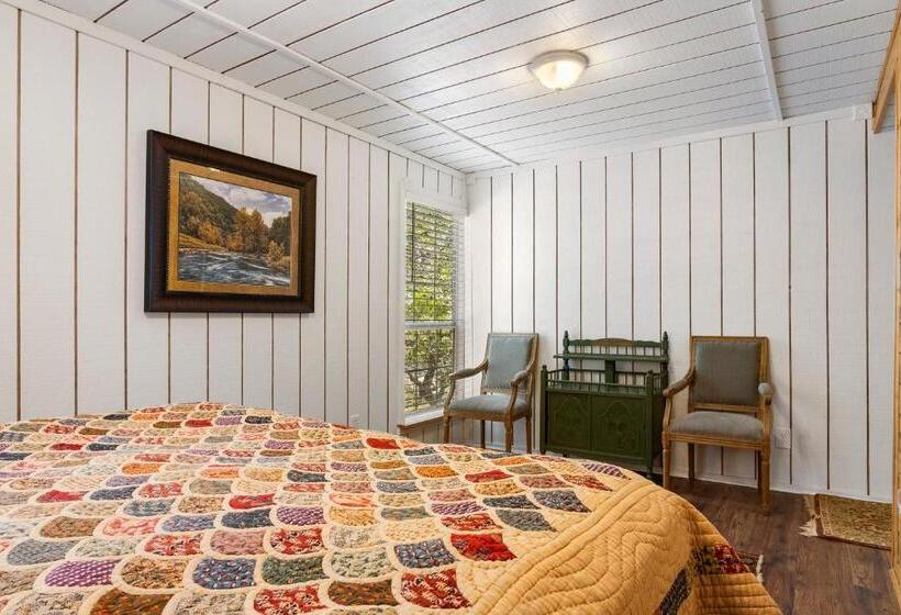 膳宿费 Big Fern Cabin