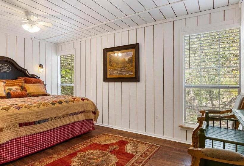 膳宿费 Big Fern Cabin