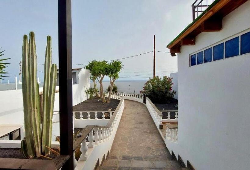 پانسیون Lanzarote Hostel