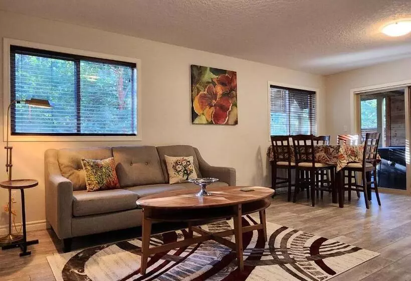 ペンション Peaceful Suite Near The Lake