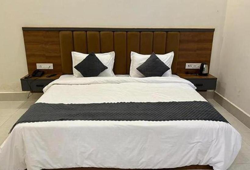 Fabhotel Downtown Residency