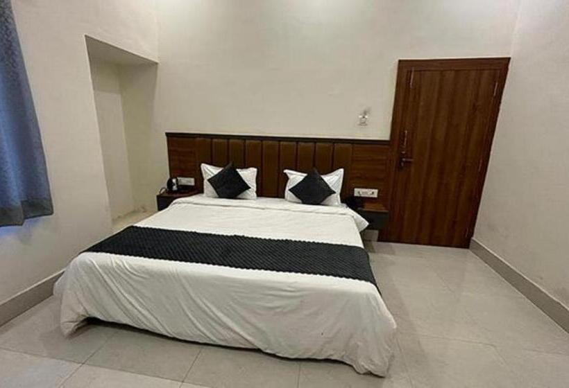 Fabhotel Downtown Residency