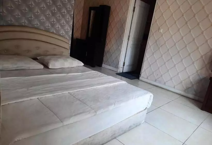 Hotelli Oyo 93833 Habitat Stay