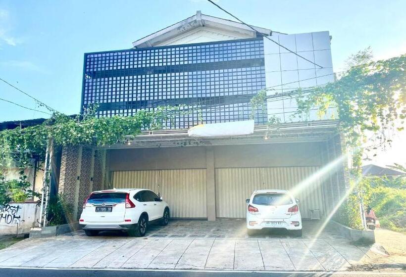 Hotel Oyo 93838 Delia Inn Syariah