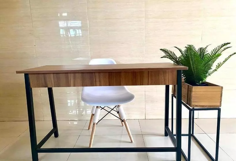 Hotelli Oyo 93838 Delia Inn Syariah