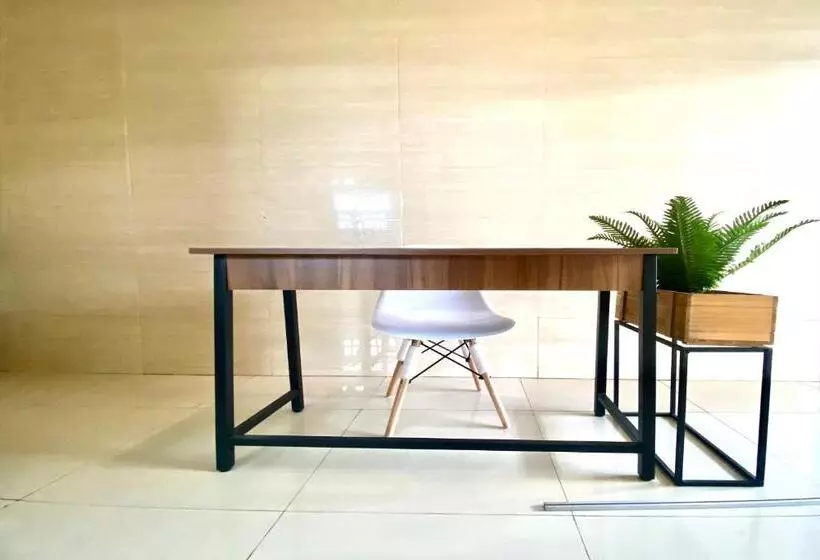 Hotelli Oyo 93838 Delia Inn Syariah