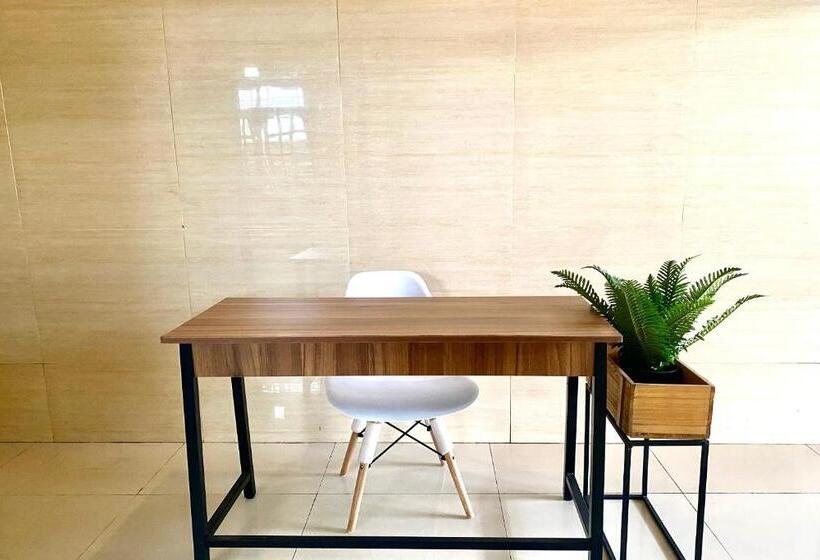 Hotel Oyo 93838 Delia Inn Syariah