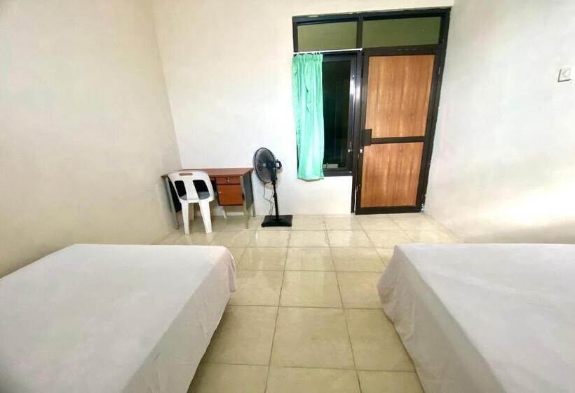 Hotel Oyo 93838 Delia Inn Syariah