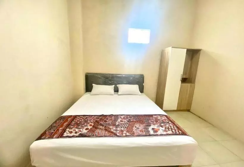 Hotelli Oyo 93838 Delia Inn Syariah