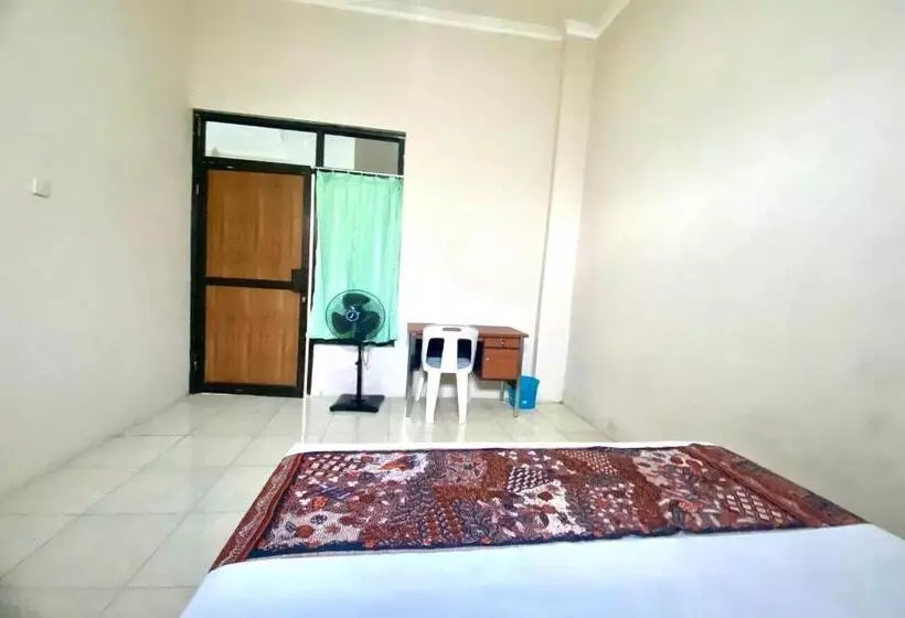 Hotelli Oyo 93838 Delia Inn Syariah