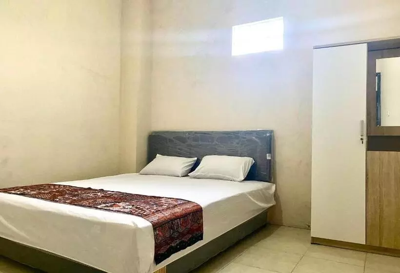 Hotelli Oyo 93838 Delia Inn Syariah