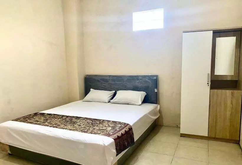 Hotelli Oyo 93838 Delia Inn Syariah