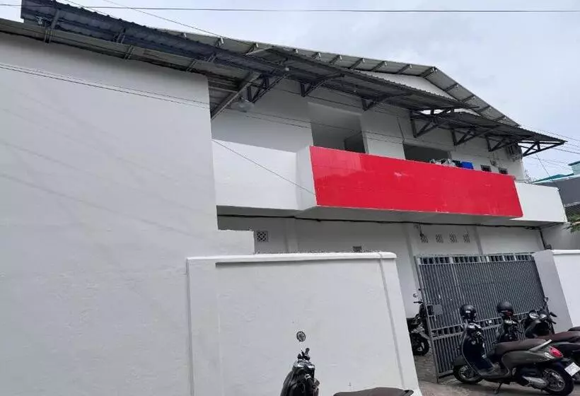 Hotelli Oyo 93858 Kost Reski 2