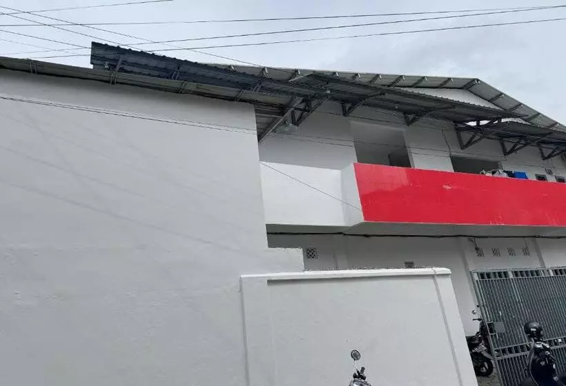 Hotelli Oyo 93858 Kost Reski 2