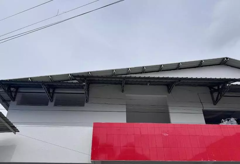 Hotelli Oyo 93858 Kost Reski 2