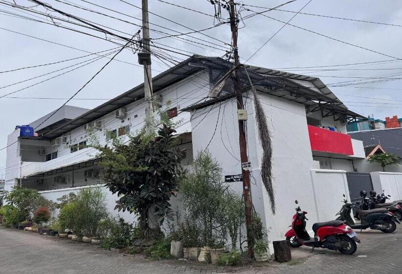 فندق Oyo 93858 Kost Reski 2