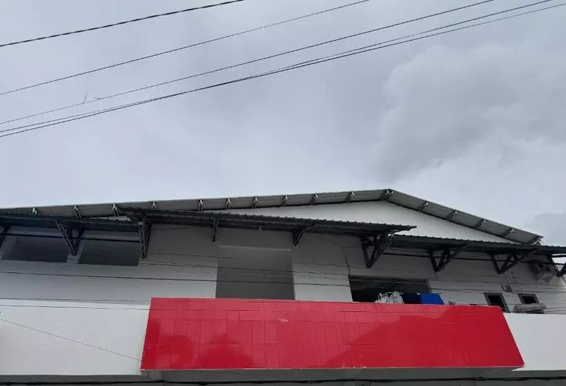 Hotelli Oyo 93858 Kost Reski 2