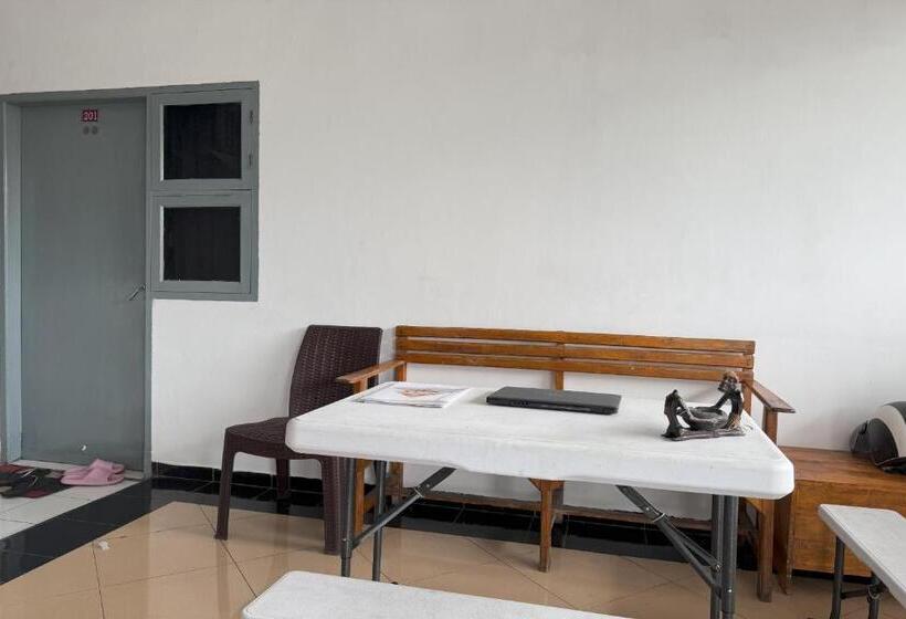 فندق Oyo 93858 Kost Reski 2