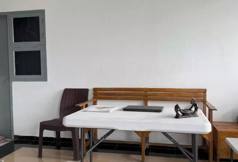 Hotelli Oyo 93858 Kost Reski 2