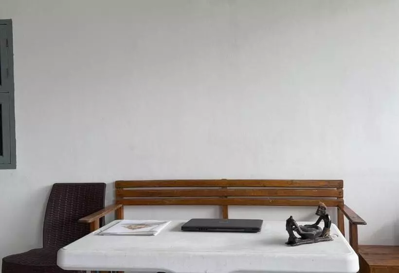 Hotelli Oyo 93858 Kost Reski 2