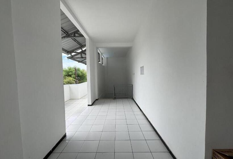 فندق Oyo 93858 Kost Reski 2