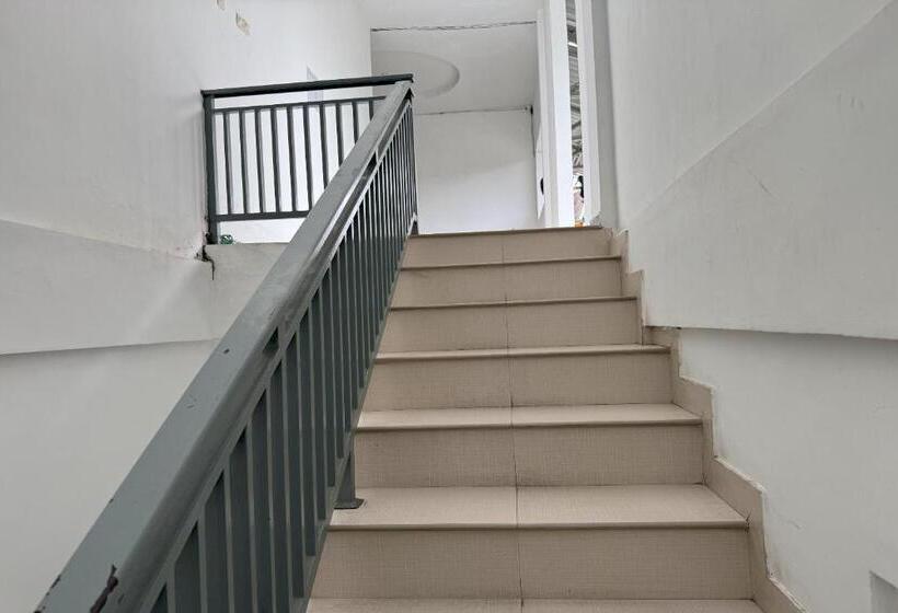 فندق Oyo 93858 Kost Reski 2