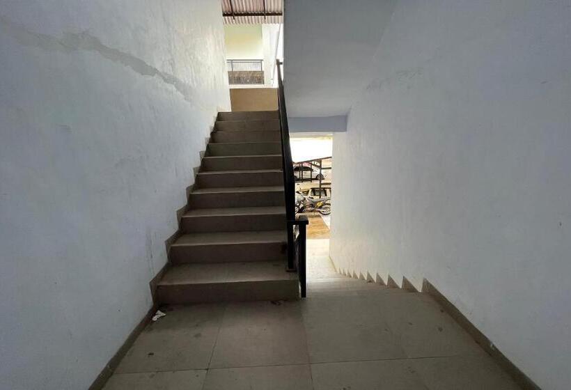 فندق Oyo 93858 Kost Reski 2