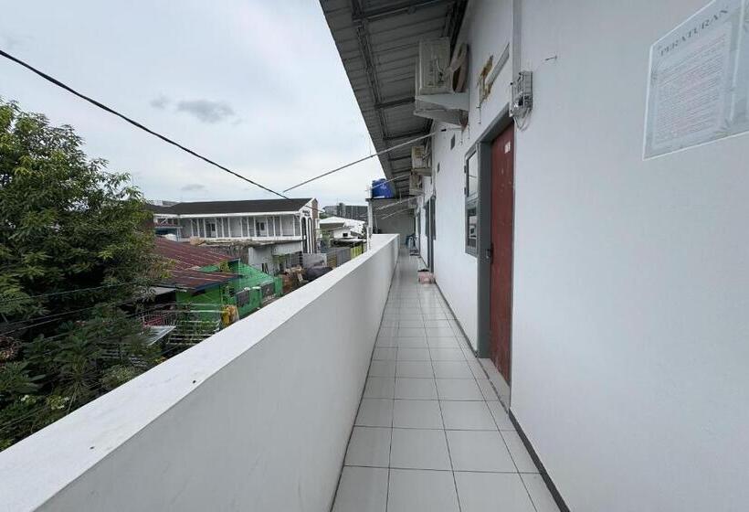 فندق Oyo 93858 Kost Reski 2