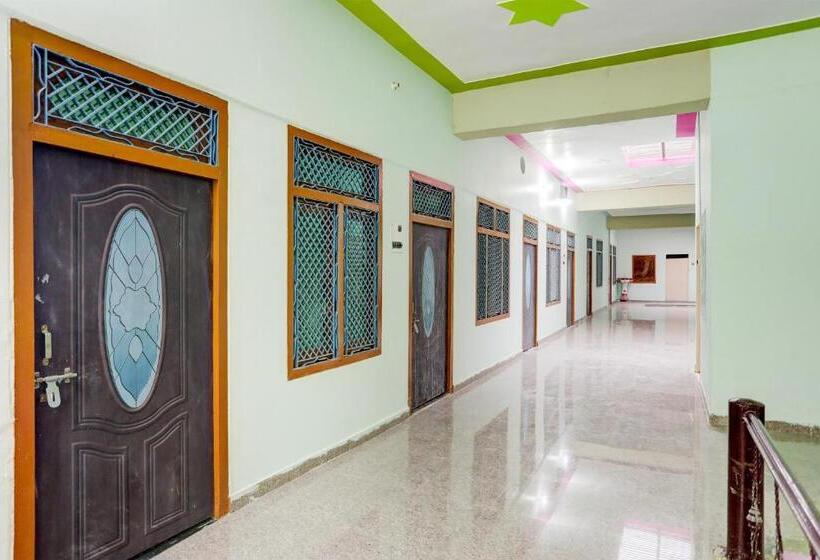 בית מלון כפרי Oyo Flagship Moon S.e.z