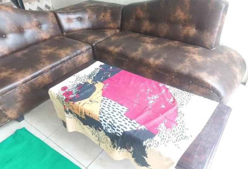 בית מלון כפרי Spot On 93815 Chimi Rumah Kost