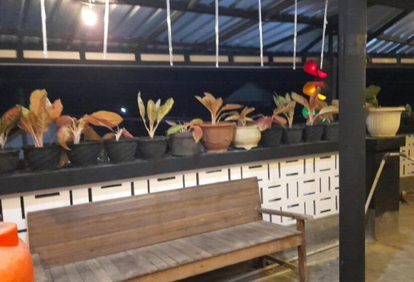 בית מלון כפרי Spot On 93815 Chimi Rumah Kost