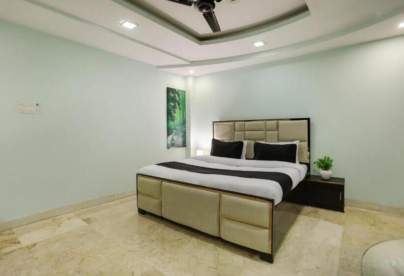 Oyo Flagship Hotel R G Grand