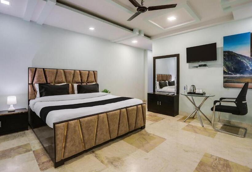 Oyo Flagship Hotel R G Grand