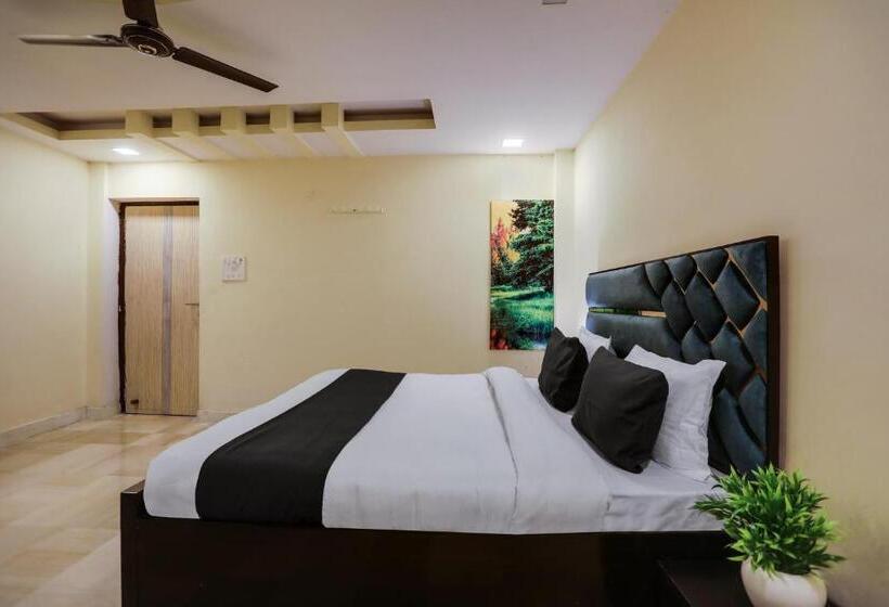 Oyo Flagship Hotel R G Grand