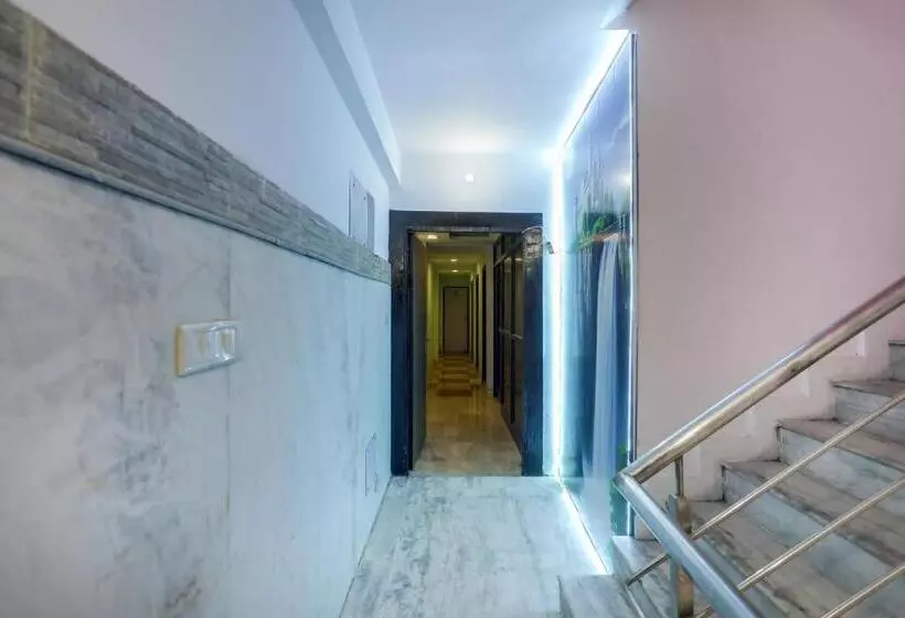 Oyo Flagship Hotel R G Grand